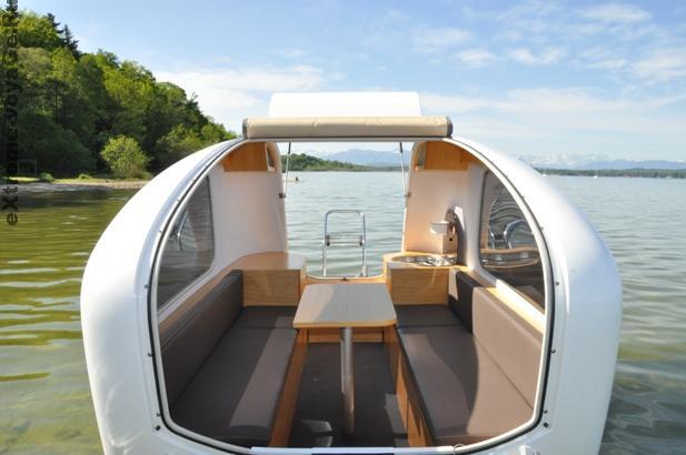 Seal Ander с разложенным столиком Seal Ander с разложенным столиком