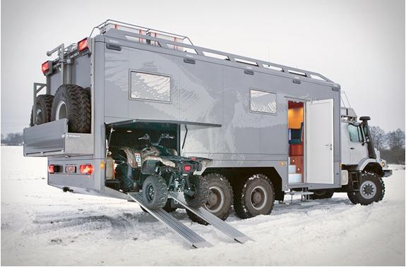 Квадроцикл во внедорожнике Mercedes Benz Zetros 6х6 Квадроцикл во внедорожнике Mercedes Benz Zetros 6х6