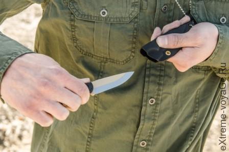 Нож с фиксированным лезвием TOPs Knives MSK Survival в действии