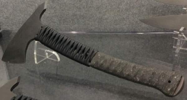 Топор для выживания Winkler Legacy Axe со "скалистой" рукоятью Топор для выживания Winkler Legacy Axe со "скалистой" рукоятью