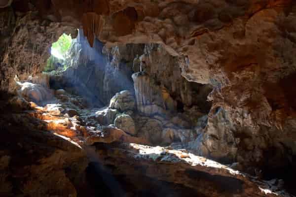 Выживание в пещерах: основные опасности и их преодоление