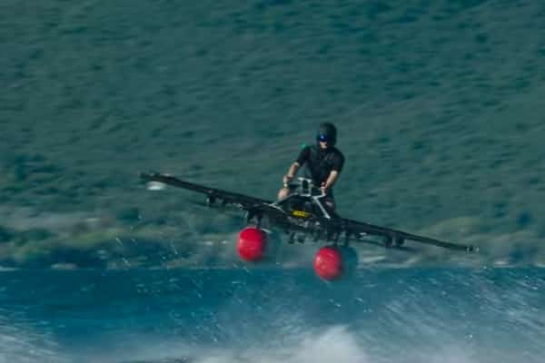 Полет пилотируемого флаера Kitty Hawk: видео