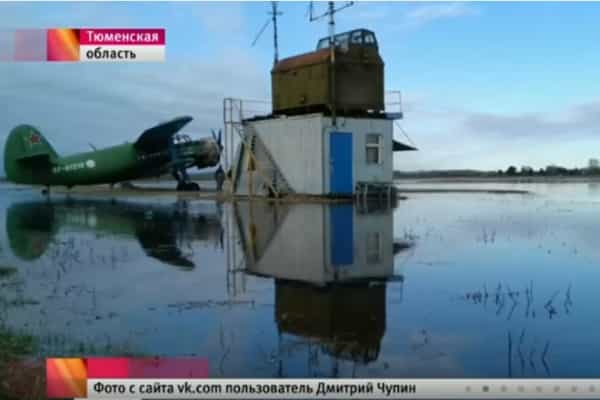 Прорыв дамбы в Тюменской области: эвакуация МЧС (видео)
