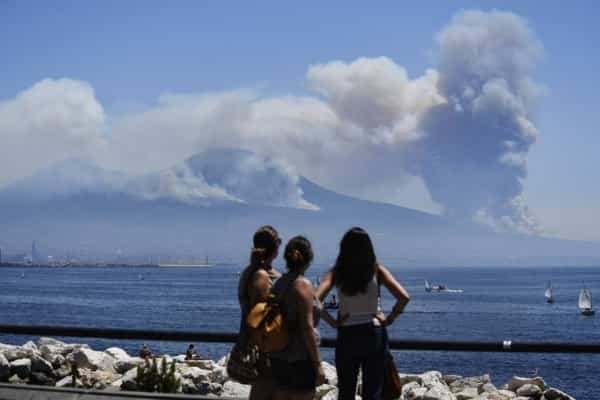 Извержение Везувия: Италия горит, Неаполь эвакуируют
