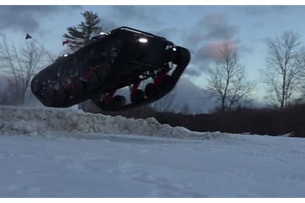 Ripsaw EV3 F1: экстремальный гусеничный вездеход - ракета
